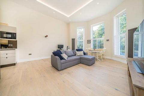 2 bedroom flat for sale, Oak Hill, Surbiton KT6