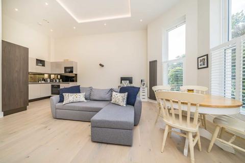 2 bedroom flat for sale, Oak Hill, Surbiton KT6