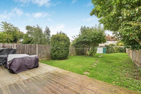 10 Fairmead, Surbiton, KT5 9BA