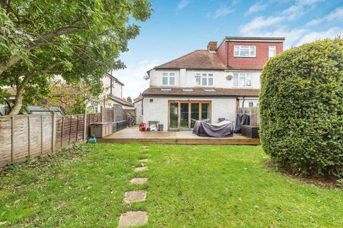 10 Fairmead, Surbiton, KT5 9BA
