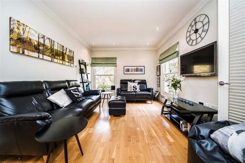 3 bedroom flat for sale, Holmesdale Road, Teddington TW11