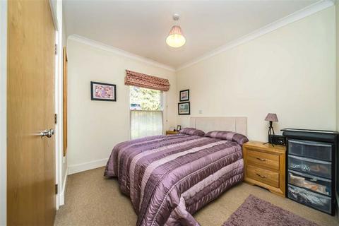 3 bedroom flat for sale, Holmesdale Road, Teddington TW11