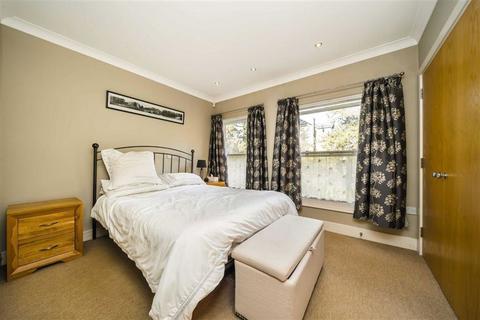 3 bedroom flat for sale, Holmesdale Road, Teddington TW11