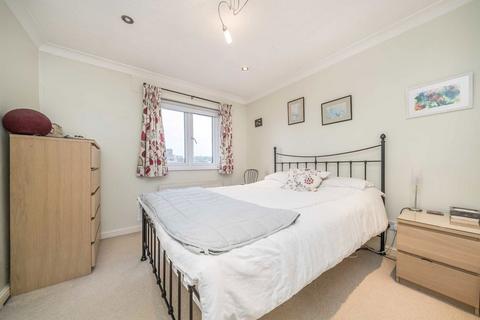 2 bedroom flat for sale, Adams Close, Surbiton KT5