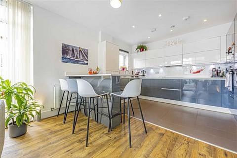 2 bedroom flat for sale, Blagrove Road, Teddington TW11