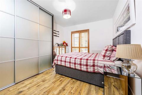 2 bedroom flat for sale, Blagrove Road, Teddington TW11