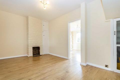 3 bedroom terraced house to rent, Fullers Way North, Surbiton KT6