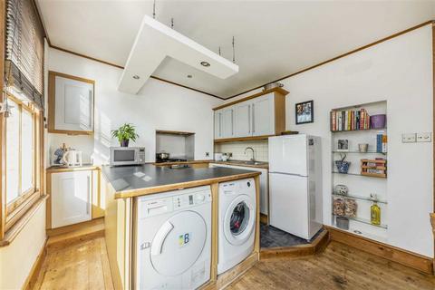 2 bedroom flat for sale, High Street, Teddington TW11