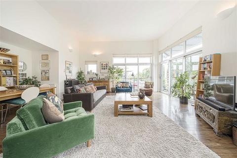 2 bedroom flat for sale, Southcott Road, Teddington TW11