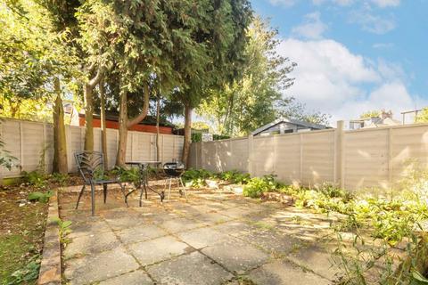 2 bedroom maisonette to rent, Gordon Road, Surbiton KT5