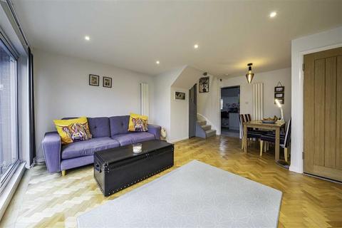 2 bedroom flat for sale, Broom Close, Teddington TW11