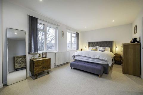 28 Broom Close, Teddington, TW11 9RJ