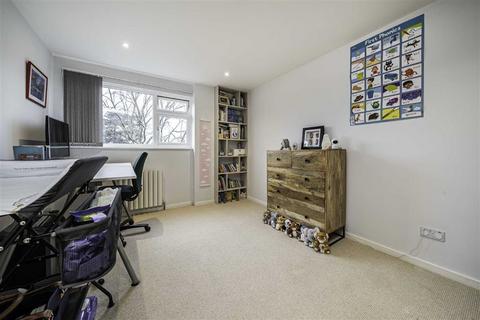 28 Broom Close, Teddington, TW11 9RJ