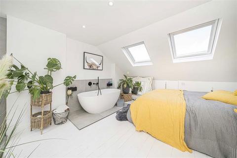 4 bedroom house for sale, York Road, Teddington TW11