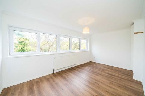 4 bedroom house to rent, Lovelace Gardens, Surbiton KT6