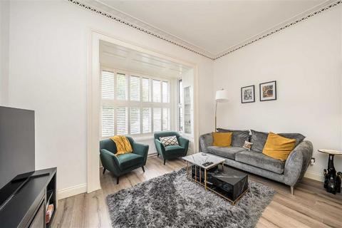 2 bedroom flat for sale, Gloucester Road, Teddington TW11