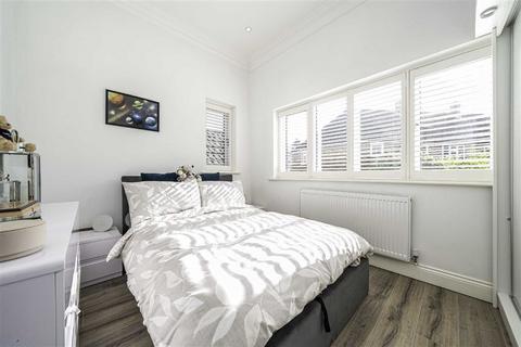 2 bedroom flat for sale, Gloucester Road, Teddington TW11