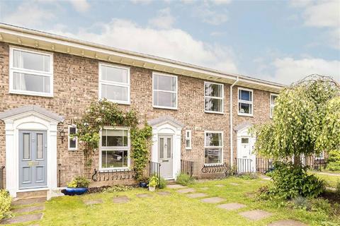 5 Chadwick Close, Teddington, TW11 9BH