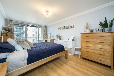 2 bedroom flat for sale, Glaisher Street, London SE8