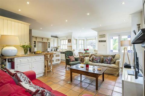 4 bedroom detached house for sale, Cromwell Road, Teddington TW11