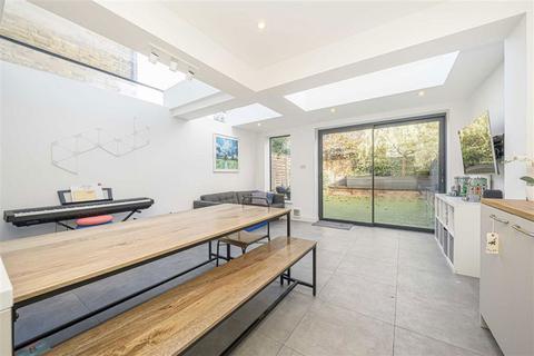 4 bedroom house for sale, Connaught Road, Teddington TW11