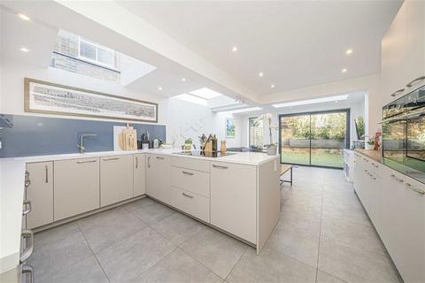 4 bedroom house for sale, Connaught Road, Teddington TW11