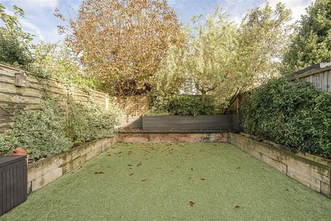 42 Connaught Road, Teddington, TW11 0PX