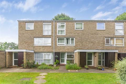 2 bedroom maisonette for sale, Harrowdene Gardens, Teddington TW11