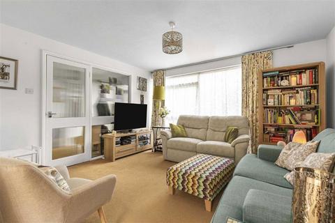 2 bedroom maisonette for sale, Harrowdene Gardens, Teddington TW11