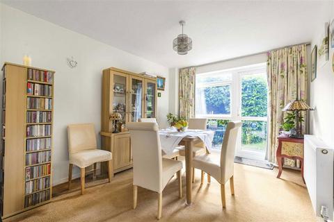 2 bedroom maisonette for sale, Harrowdene Gardens, Teddington TW11