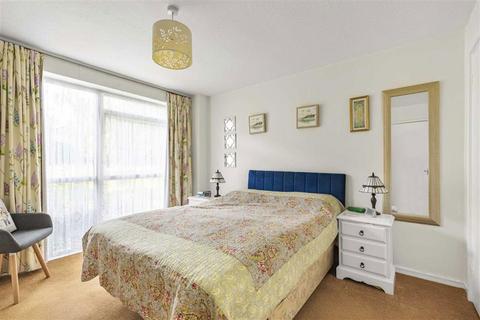 2 bedroom maisonette for sale, Harrowdene Gardens, Teddington TW11