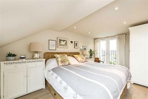 4 bedroom house for sale, Victor Road, Teddington TW11