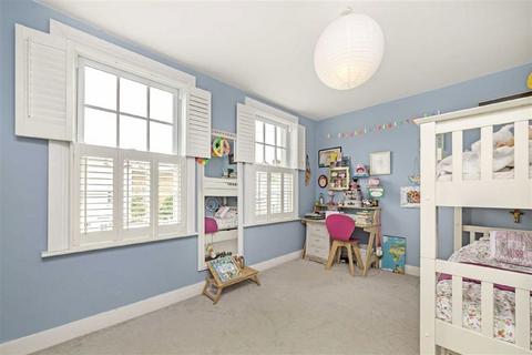 72 Victor Road, Teddington, TW11 8SR