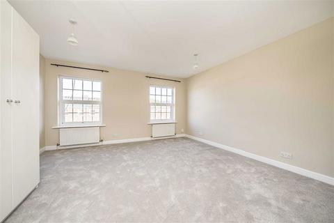 3 bedroom house to rent, Broom Park, Teddington TW11