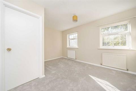 3 bedroom house to rent, Broom Park, Teddington TW11