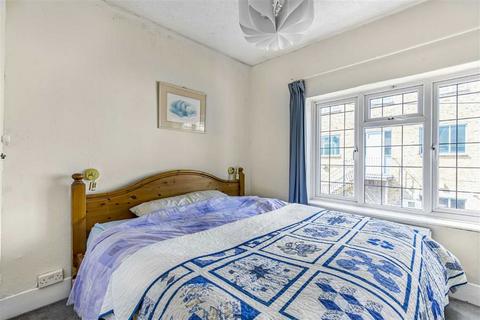 3 bedroom house for sale, Railway Road, Teddington TW11