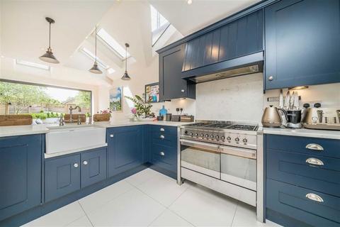 4 bedroom house for sale, Gomer Gardens, Teddington TW11