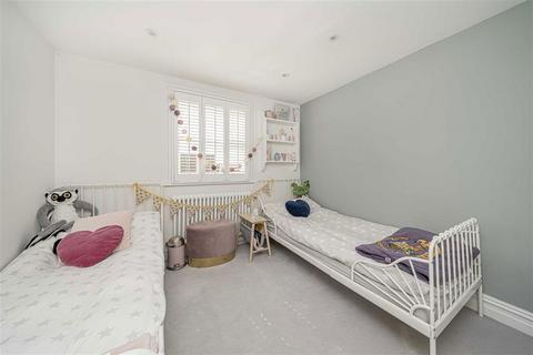 32 Bridgeman Road, Teddington, TW11 9AH