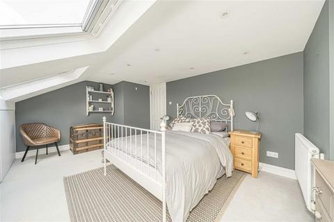 32 Bridgeman Road, Teddington, TW11 9AH