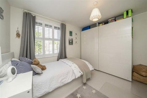 2 bedroom terraced house for sale, Latimer Road, Teddington TW11