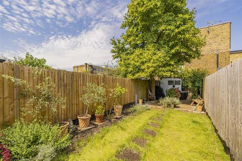 15 Latimer Road, Teddington, TW11 8QA