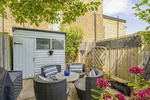 15 Latimer Road, Teddington, TW11 8QA