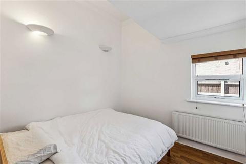 2 bedroom flat for sale, Hampton Road, Teddington TW11