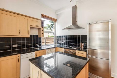 2 bedroom flat for sale, Hampton Road, Teddington TW11