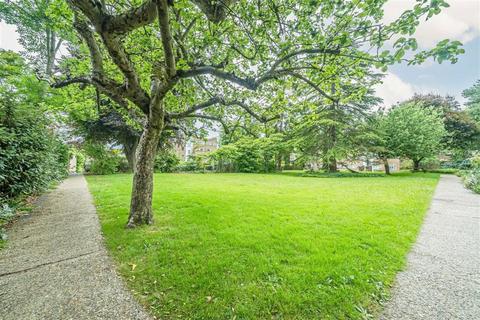 2 bedroom flat for sale, Park Road, Kingston Upon Thames KT1