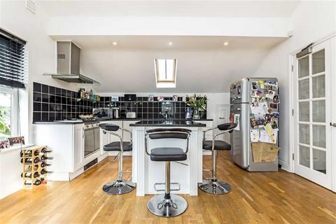 2 bedroom flat for sale, Hampton Road, Teddington TW11