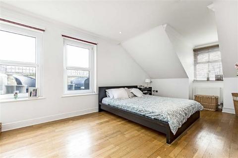 2 bedroom flat for sale, Hampton Road, Teddington TW11