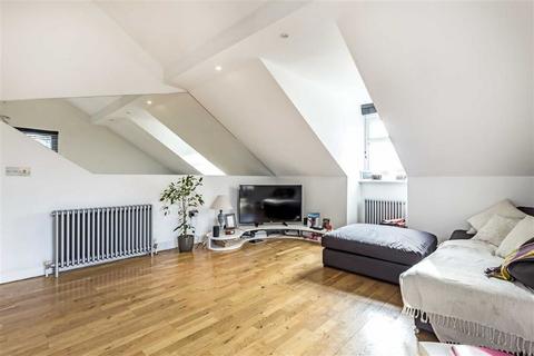 2 bedroom flat for sale, Hampton Road, Teddington TW11