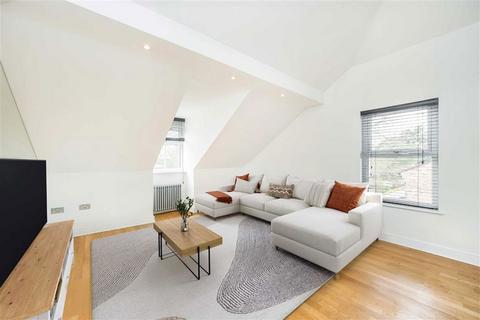 2 bedroom flat for sale, Hampton Road, Teddington TW11