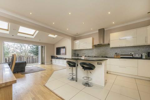 4 bedroom semi-detached house for sale, Eatonville Road, London SW17